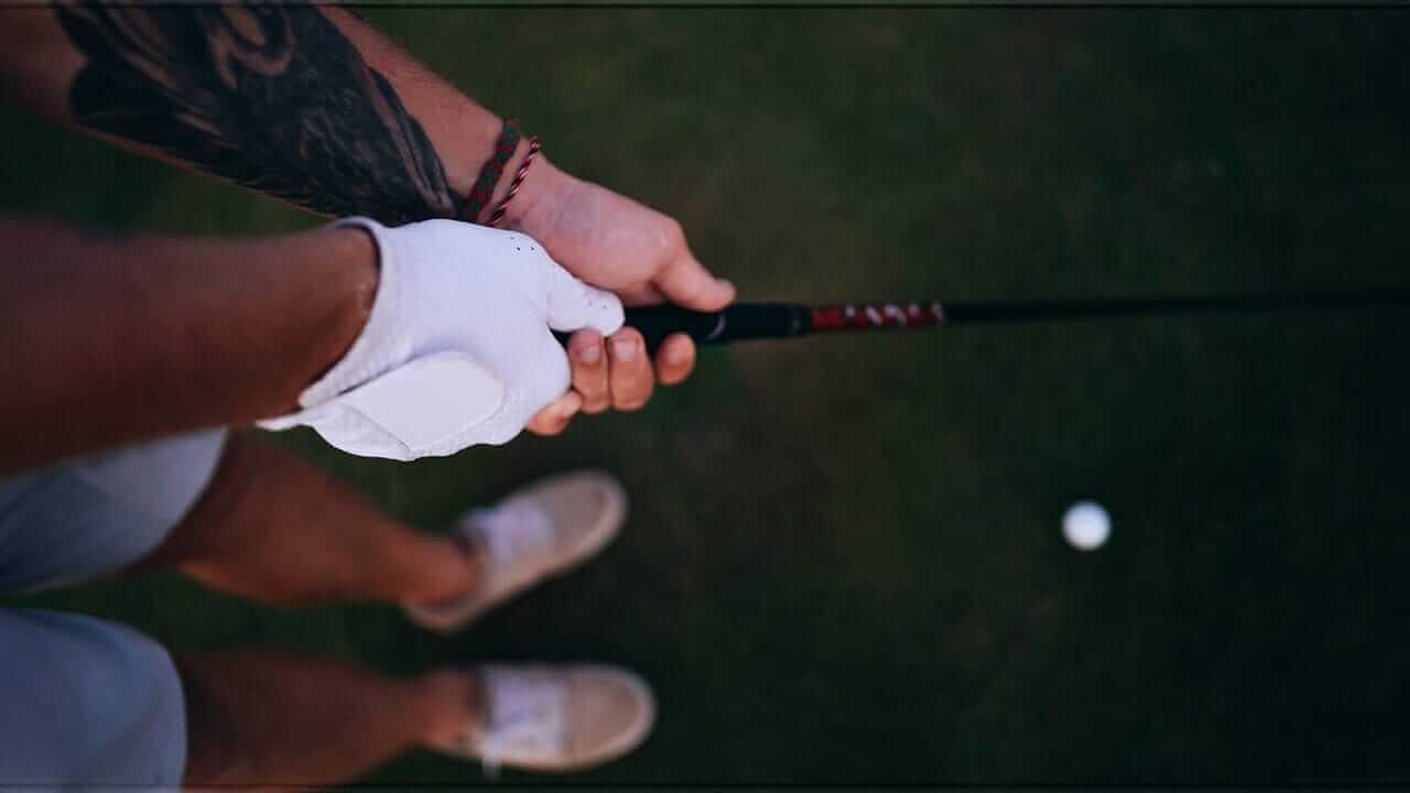 Golfschläger richtig halten: Diese Griffhaltung-Fehler kosten dich Kontrolle und Weite
