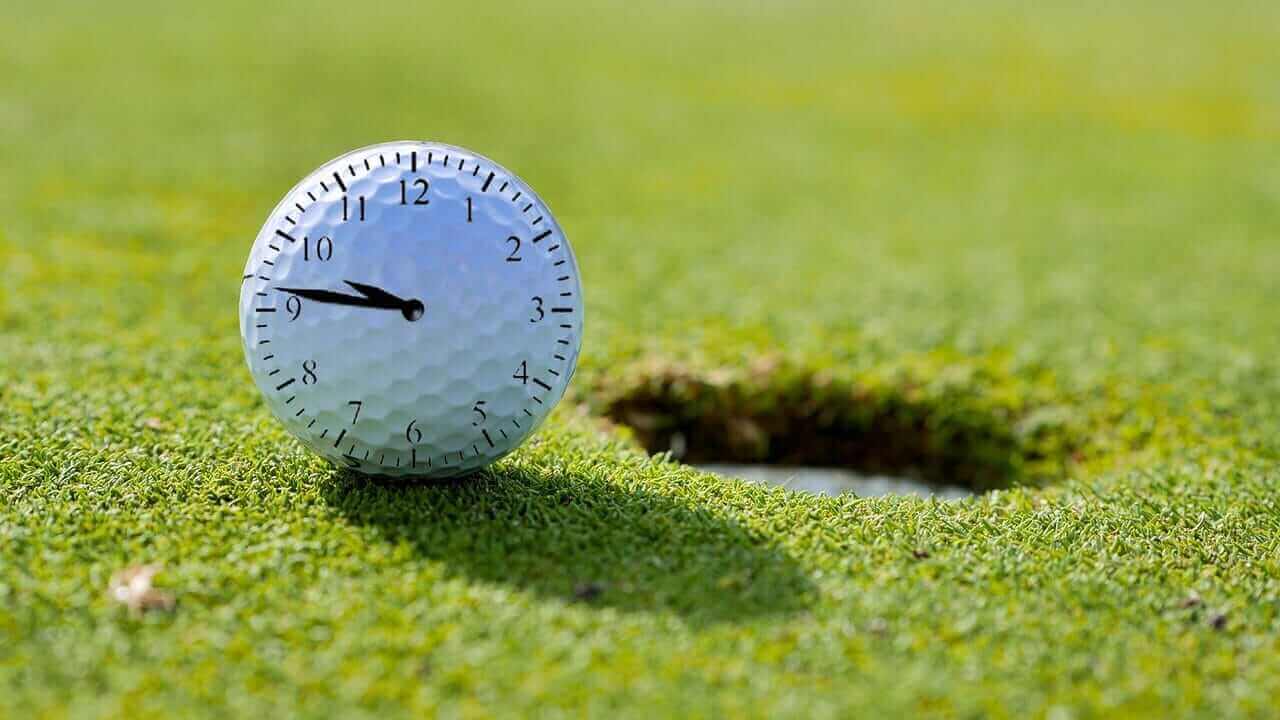Gibt es eine optimale Abschlagzeit beim Golf?