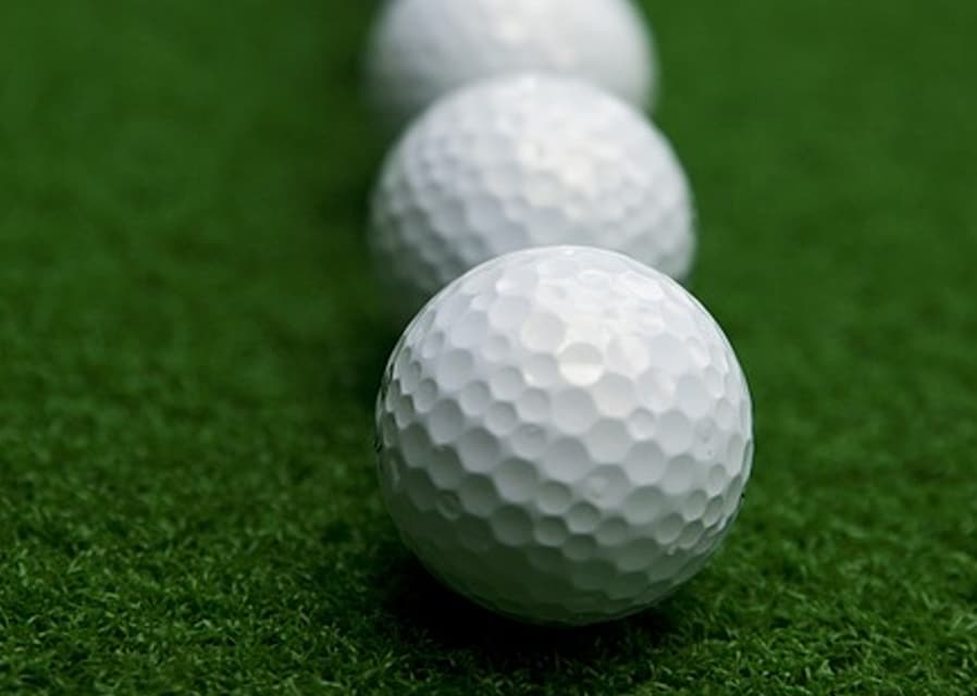 Wie reinigt man Golfbälle am besten?