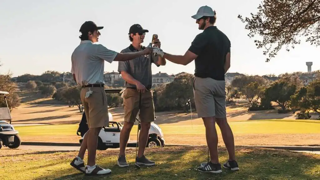 Die am häufigsten gebrochenen Regeln der Etikette im Golf! 3 Wie beliebt ist Golfen